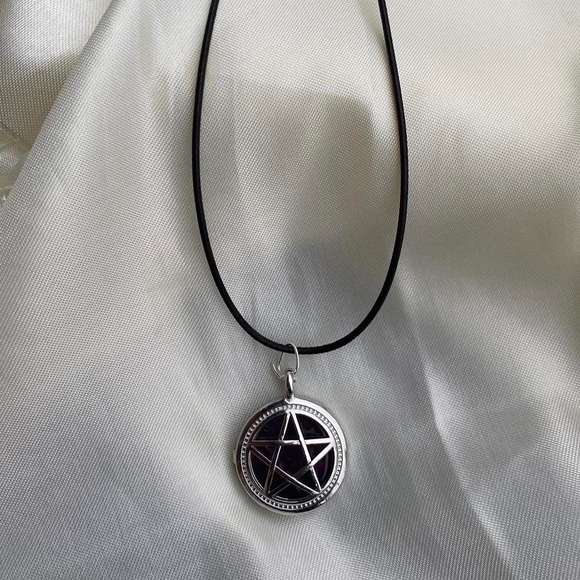 Vintage Purple Gothic Star Necklace - Picture 1 of 1